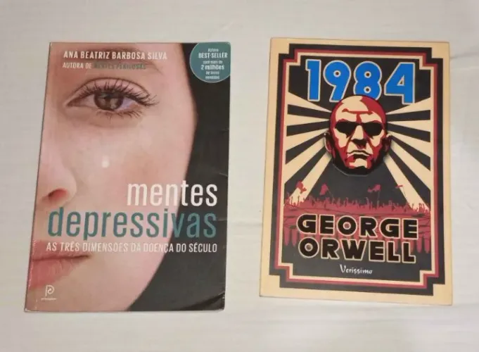 2 livros distintos em ótimo estado 