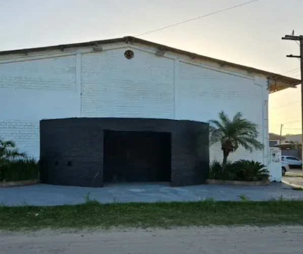 Imóvel comercial à venda ou para locação no Cassino, excelente para diversos negócios