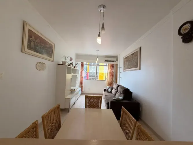 Locação | Apartamento 57m² mobiliado de 2 quartos no Centro de Florianópolis