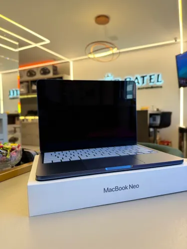 MacBook Neo Índigo 8GB 256GB 100% - Loja Física