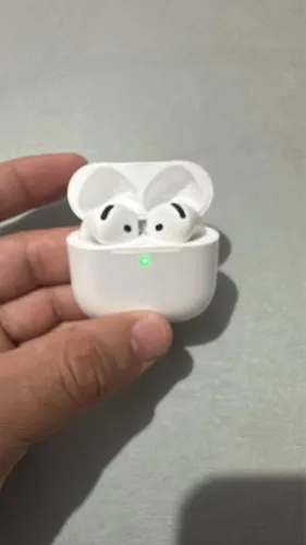 AirPods 4 com cancelamento de ruído