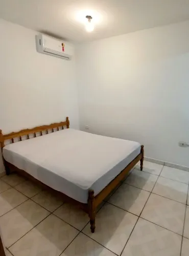 Kitnet semi mobiliada, sobrado