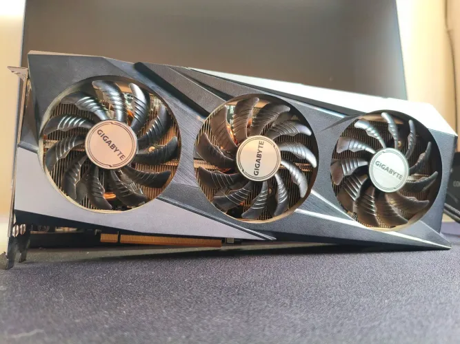 Placa de Vídeo Gigabyte Radeon RX 7600 Gaming OC 8GB - Lacrada, impecável