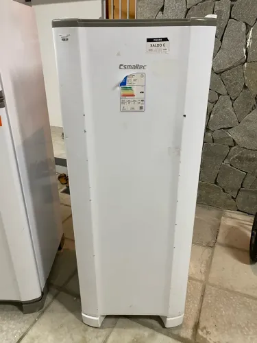Geladeira Esmaltec 1 PORTA (SEM USO)