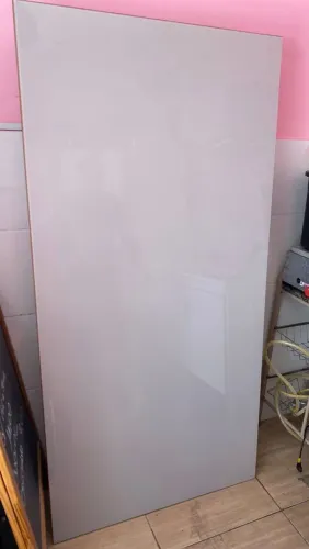 Mesa tampo de vidro laqueado 