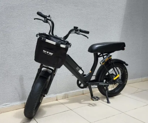 Vendo bicicleta elétrica Lev Cruiser preta