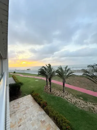 Apartamento com 04 suítes, 239 m² com vista mar, Holandeses, São Luís -MA.