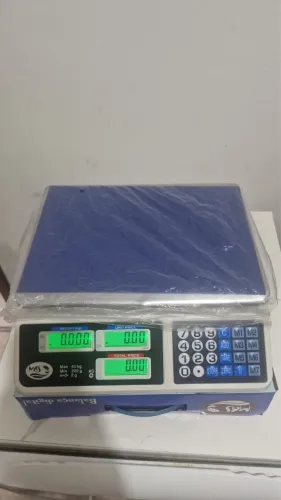 Balança nova, com painel digital frente e verso e bateria recarregável.