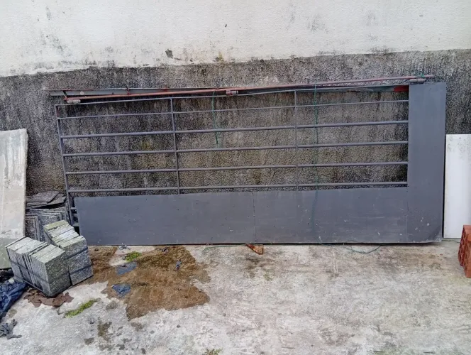 Portão em ferro galvanizado 2,10 X 0,88 mts