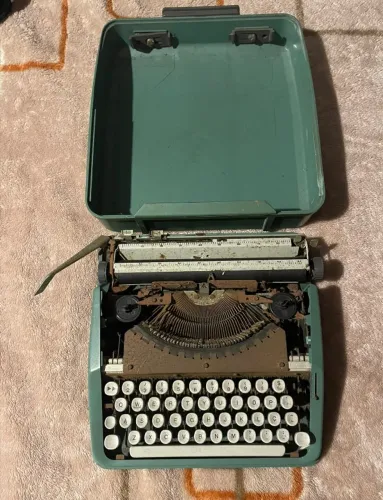 MÁQUINA DE ESCREVER