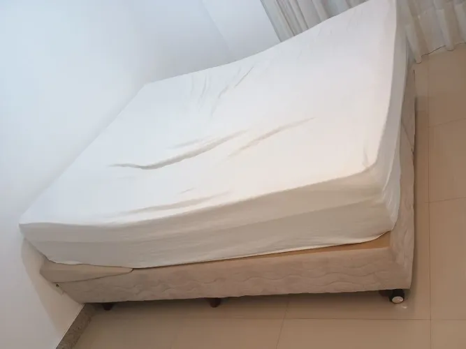 Cama box Queen com colchão