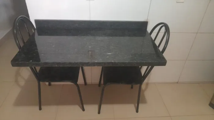 Montagem e venda de mármores e granitos