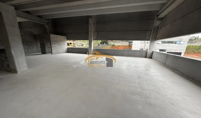Galpão Industrial em Condomínio em Cotia-SP, Bairro Jardim Passárgada: 1 Sala, 2 Banheiros