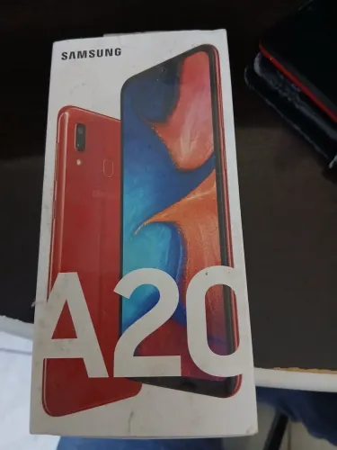 Vende um aparelho de celular usado na caixa bem conservado