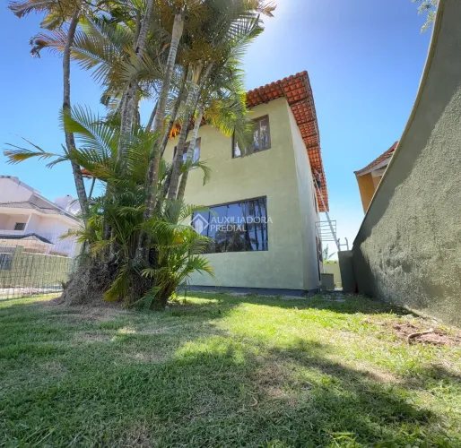 Casa Comercial à Venda no Santa Mônica em Florianópolis com 4 Quartos, Espaço Gourmet e Lo