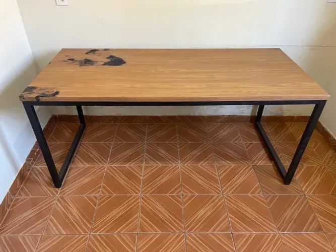 Mesa escritório 180x80x80 com detalhe