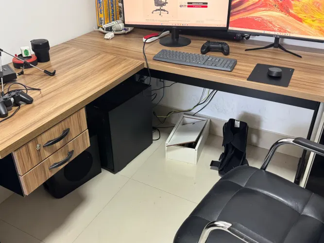 Vendo mesa de escritório semi nova