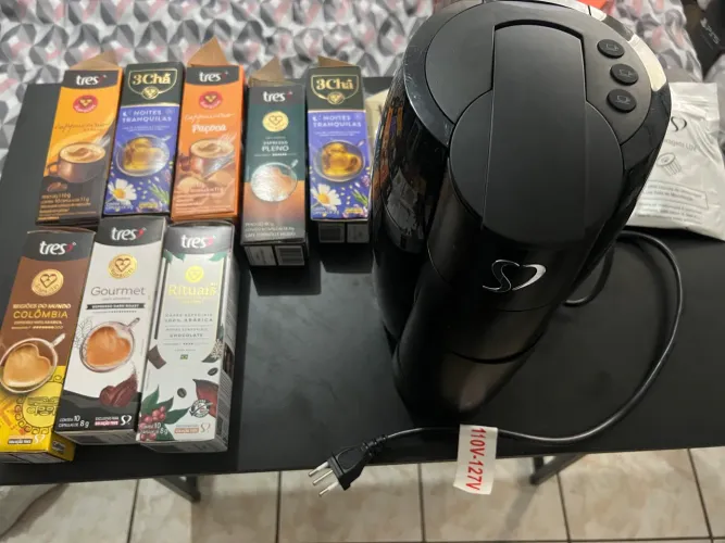 Máquina de café três corações Acompanha cápsulas 110V-127V excelente estado