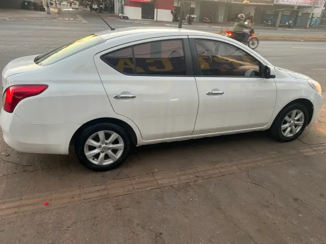 Nissan Versa SL 1.6 16V Flex Fuel 4P Mec. 2013