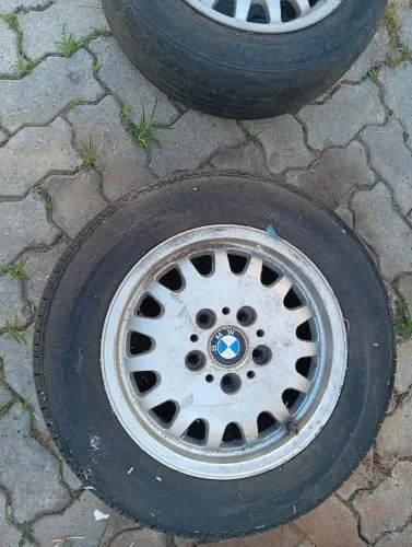 Rodas BMW aro 15 com pneu um dos está meia vida  *