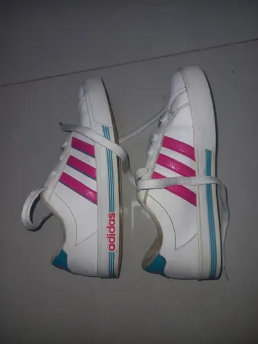 Tênis Adidas tamanho 34 feminino usado