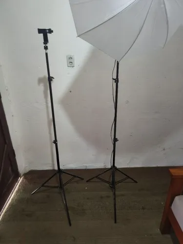 Kit 2 tripé filmagem e iluminação com sombrinha difusora e suporte de luz