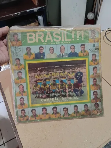 Antigo disco de vinil copa de 1958 para colecionadores.