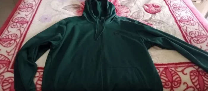 moletom/jaqueta com capuz da marca Under Armour original 