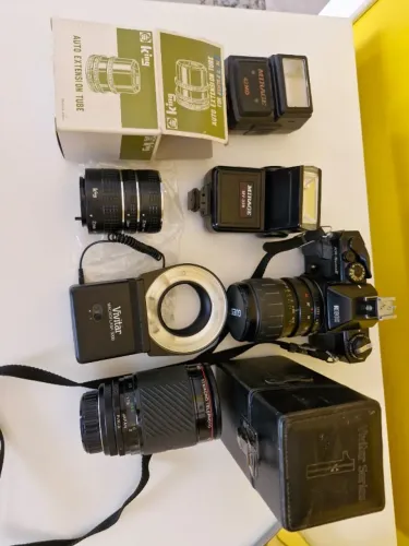 Ricoh KR?5 Super II analógica 35 mm - montagem Pentax K - 2 lentes e 3 flashes