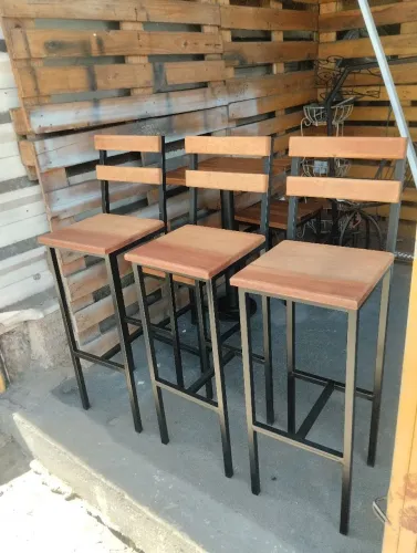 Banqueta ferro e madeira