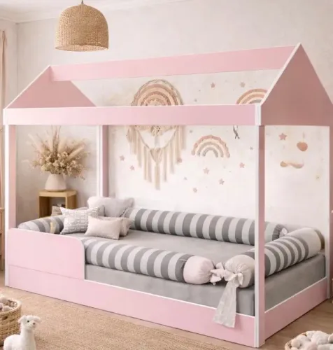 Cama montessoriana rosa com colchão