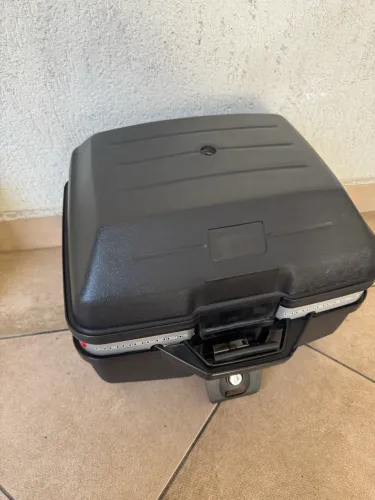 Baú de moto givi 27L