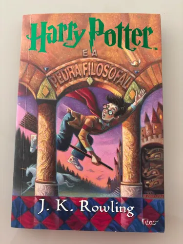 Livro Harry Potter e a pedra filosofal 