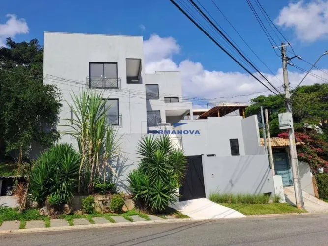 Casa com 3 suítes, piscina à venda na Granja Viana