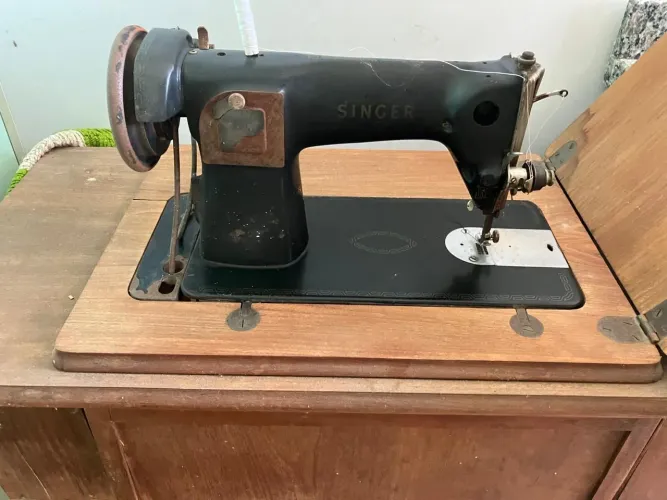 Máquina de costura singer