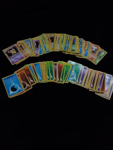 Lote de cartas antigas de pokémon (usadas)