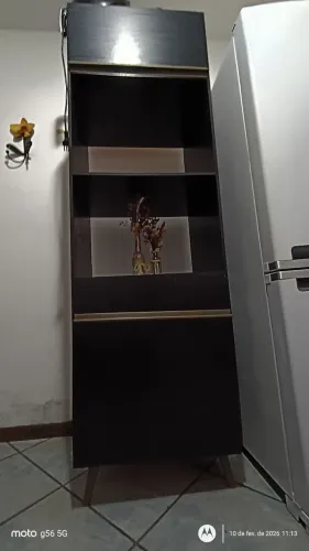 TORRE COM ARMÁRIO PARA MICROONDAS E FORNO ELÉTRICO EM MUITO BOAS CONDIÇÕES NA COR PRETA