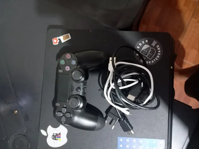 Vendo Playstation 4 slim