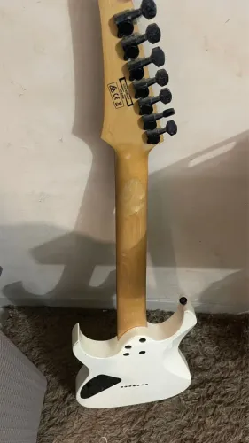 Guitarra com 7 cordas