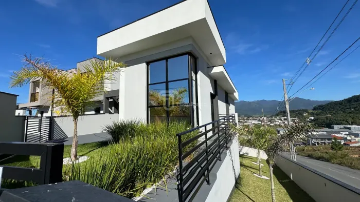 Casa 3 Quartos com 1 Suíte e 91m² - Alto Aririú
