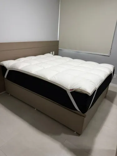 Cama ? Quem nova, marca Eurosono, com baú de em couro, oportunidade de dormi bem