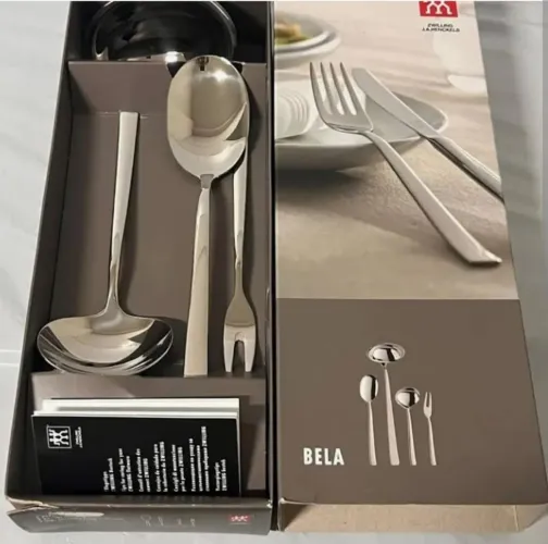 Conjunto de talheres de servir da marca alemã Zwilling.