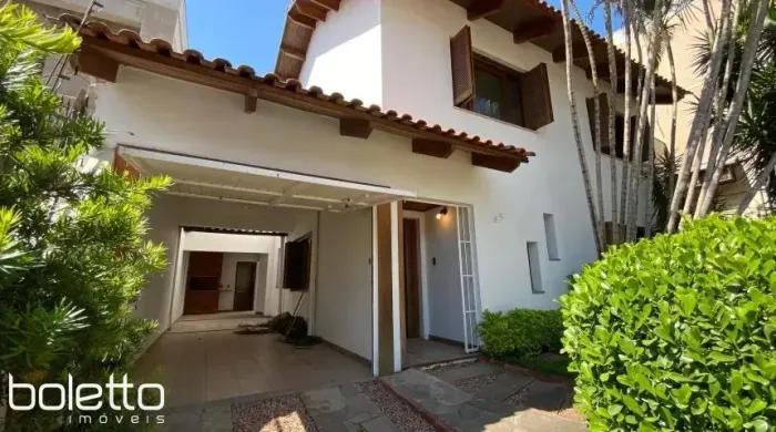 Casa de 224m2, para locação, R$ 7.500,00 no Bairro Santana.