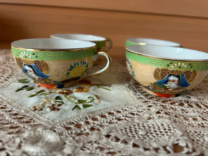 Xícaras de chá sem o pires, casca de ovo, porcelana japonesa