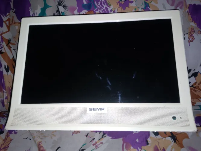 Vende-se televisão