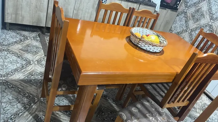 Jogo mesa com 6 cadeiras 