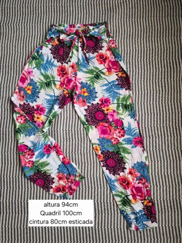 Calça infantil floral em viscose