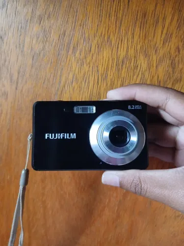 Câmera Digital Retrô Fujifilm FinePix J10 8.2MP - Estética Y2K / Vintage na Caixa