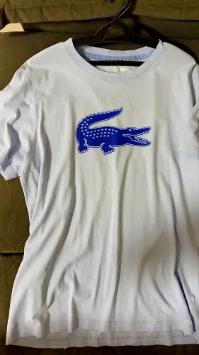 Camisa Lacoste logo com relevo 