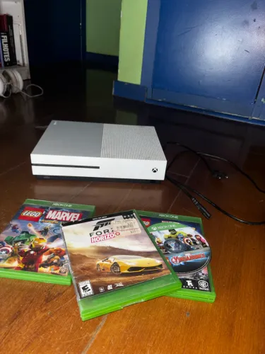 Xbox One S 500gb + 3 jogos
